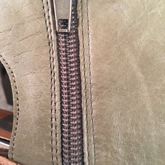 Shoes - Picture 5 of 6